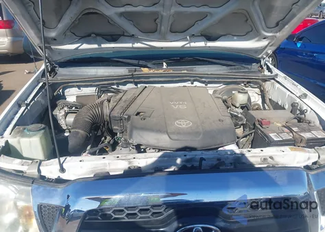 2010 Toyota Tacoma Prerunner V6 z USA, uszkodzony, nr VIN 3TMJU4GNXAM108478